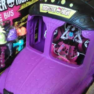 monster high salon bus